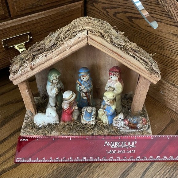 Vintage Christmas Nativity Scene Painted Porcelain with Rustic Stable - Picture 2 of 6